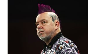 Peter Wright beats Luke Humphries to advance in World Darts Championship.