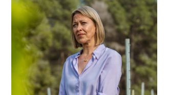 Get a glimpse into the private life of Split actress Nicola Walker and her unforgiving husband.