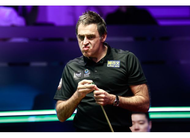 Top snooker player Ronnie O'Sullivan believes that he would lose to one of his rivals if they were both playing at their peak.