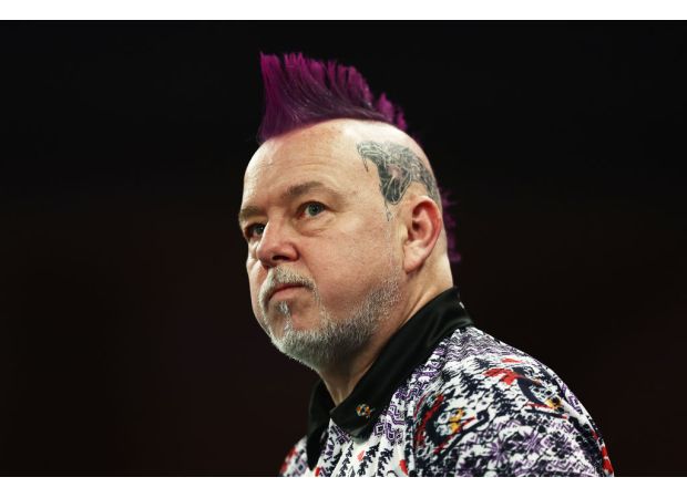 Peter Wright beats Luke Humphries to advance in World Darts Championship.