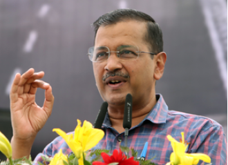 Kejriwal promises to provide monthly salary of Rs 18,000 to temple and gurdwara priests if AAP is re-elected.