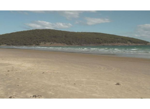 Man died saving four kids from rough sea in Tasmania.