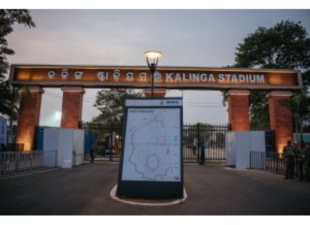 Criticism aimed at state govt for Kalinga Stadium parking issues.