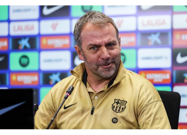 Barcelona considering surprise transfer for Arsenal player as his future remains uncertain.