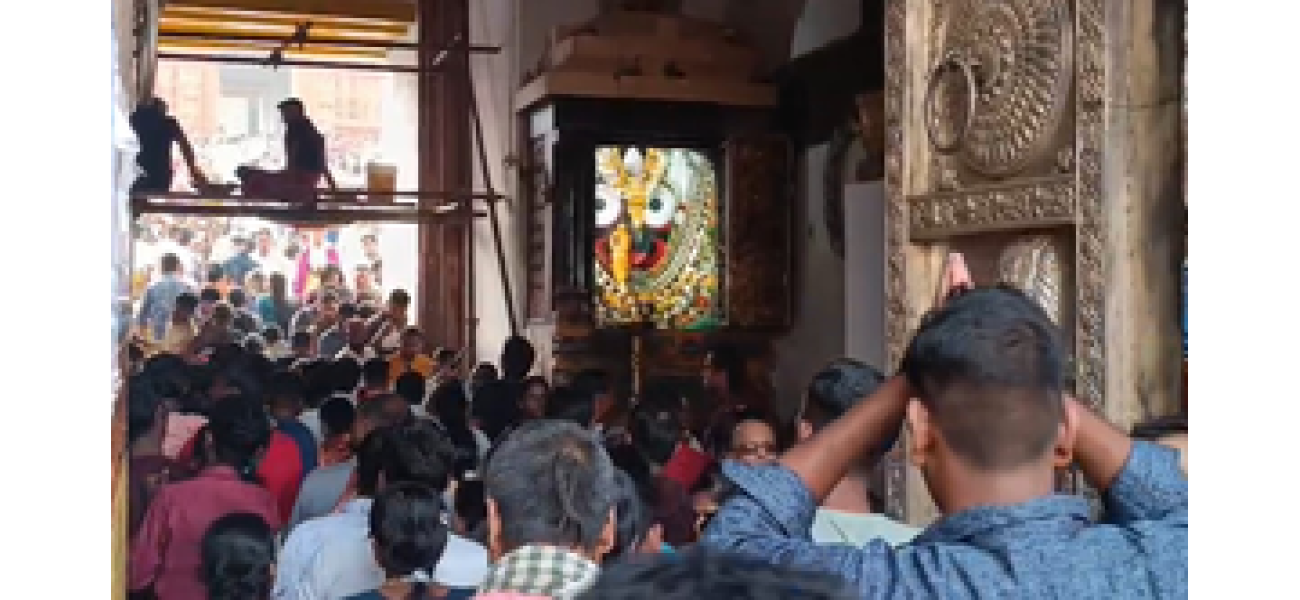 Many people are going to Puri to see Lord Jagannath on New Year's Day.