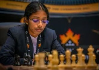 Vaishali from India qualifies for World blitz finals.