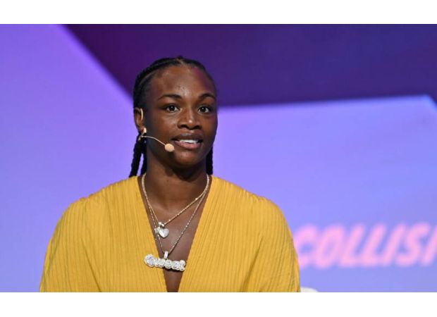 Boxing champion Claressa Shields criticizes lack of support from female boxing community for her biopic.