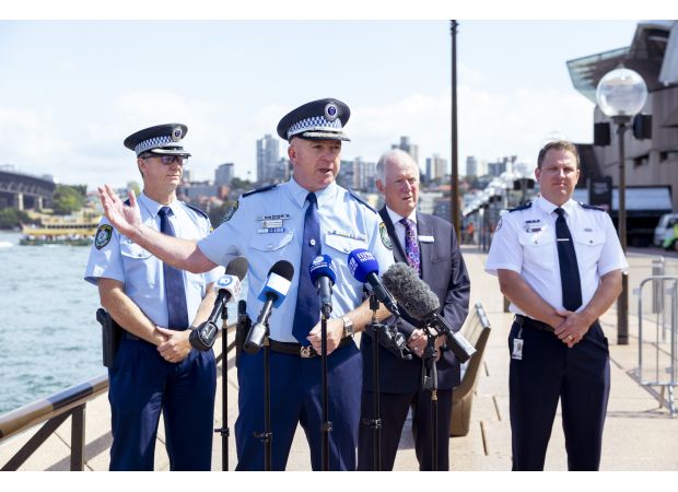 Violence and detentions overshadow Sydney's New Year's Eve festivities.