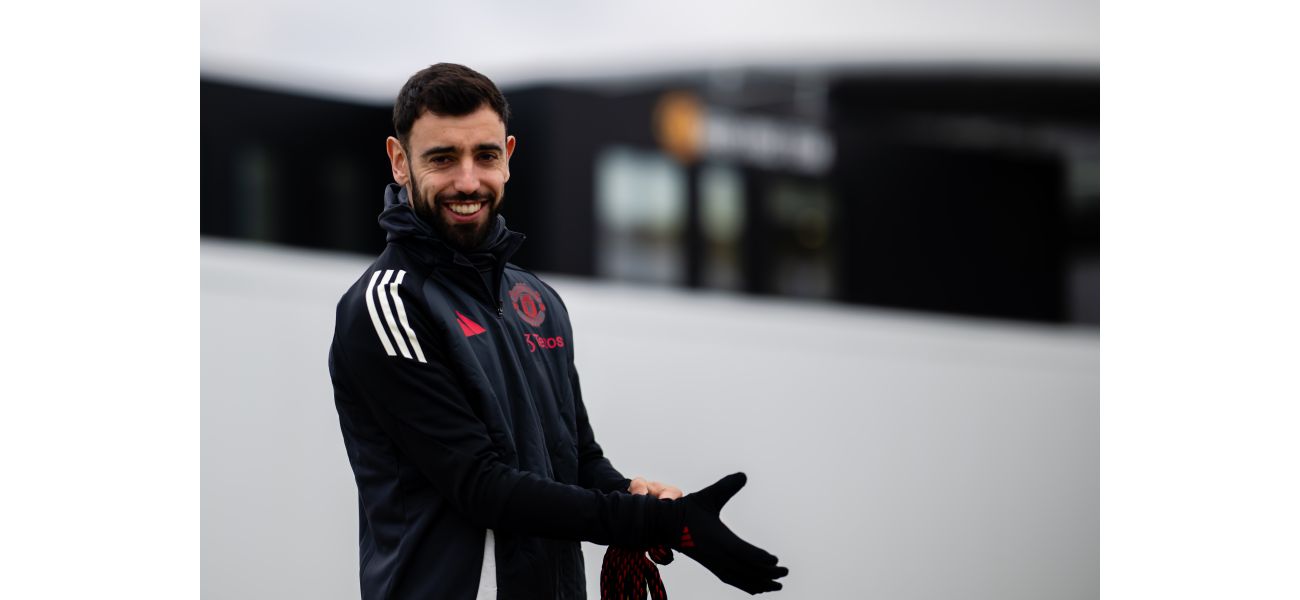 Get the latest team news and predicted lineup for the Liverpool vs Manchester United match, including updates on injuries.