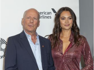 Bruce Willis' wife refuses to let his dementia diagnosis bring them down, showing strength in a New Year's update.