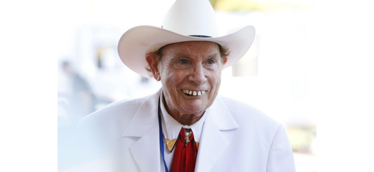 Famous Australian country singer Chad Morgan passes away at 91 years old.