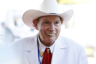 Famous Australian country singer Chad Morgan passes away at 91 years old.