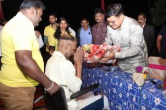 Minister of law gives out fruits and blankets at a shelter home.