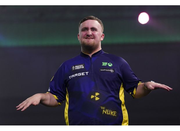 Luke Littler advances to World Darts Championship semi-finals by emulating Chelsea legend.