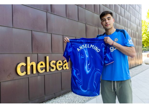 Argentina legend praises young Chelsea player Aaron Anselmino and predicts a bright future for him.
