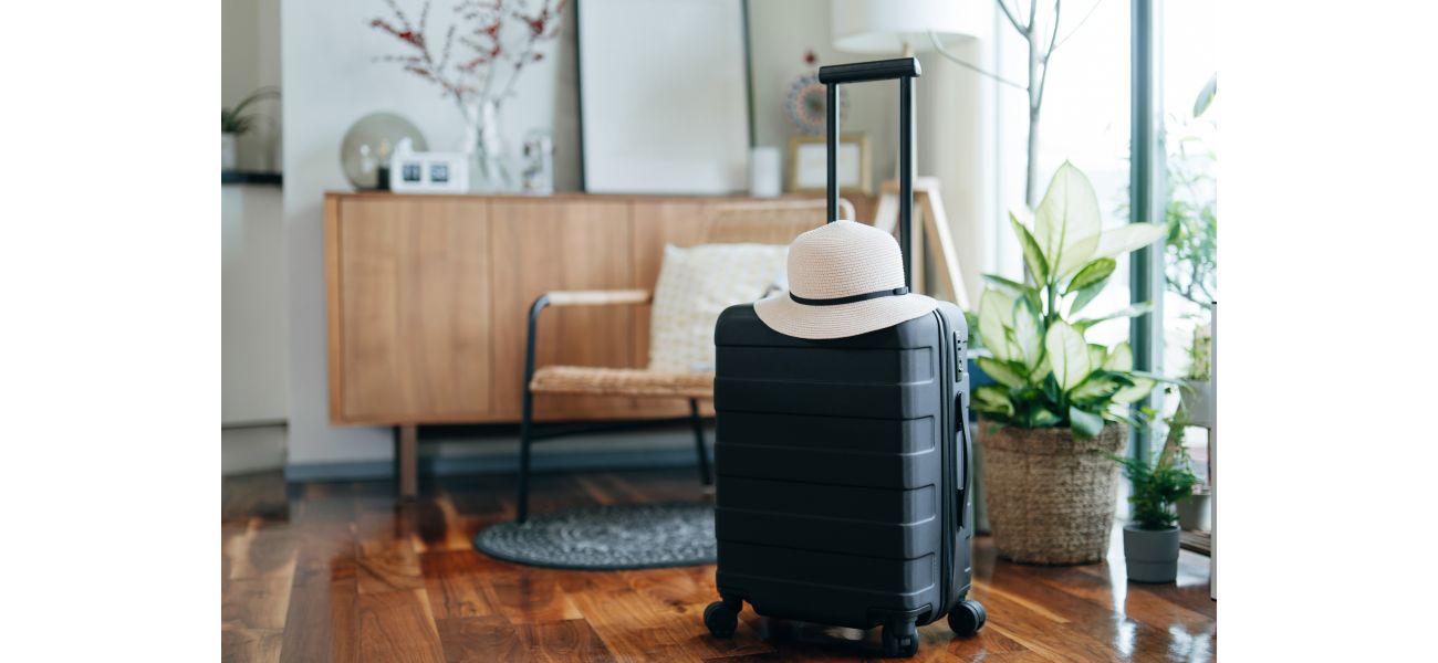 2025 travel insurance guide with top deals from Barclays and GoCompare.