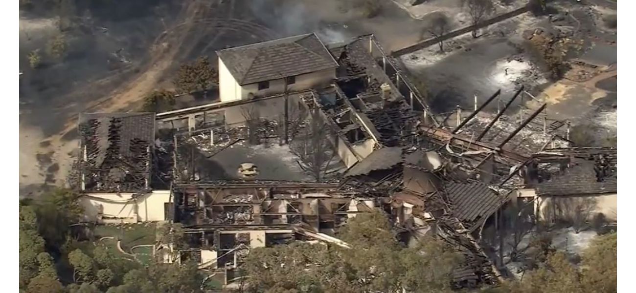Perth bushfires destroy home while owners are away.