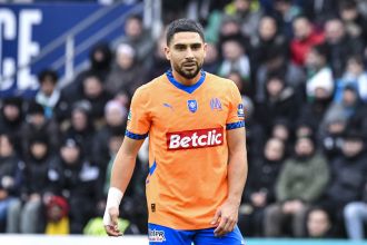 Everton's coach Dyche reacts to Maupay's harsh criticism of the team.