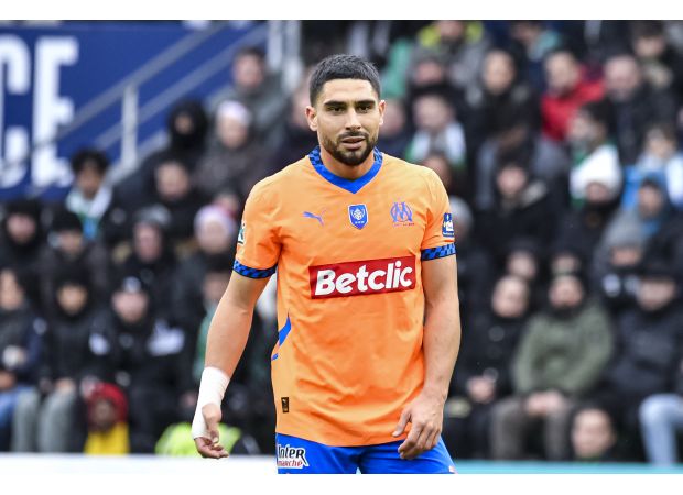 Everton's coach Dyche reacts to Maupay's harsh criticism of the team.