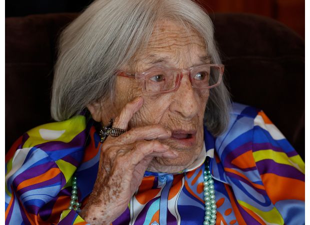 103-year-old Holocaust survivor, also the oldest Olympic medalist, passes away.