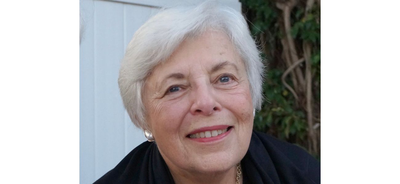 Education professor at Northeastern Illinois University, Phyllis Goldblatt, passes away.
