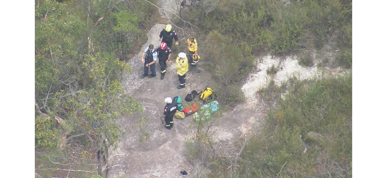 A person died from falling 20 meters while abseiling in Sydney.