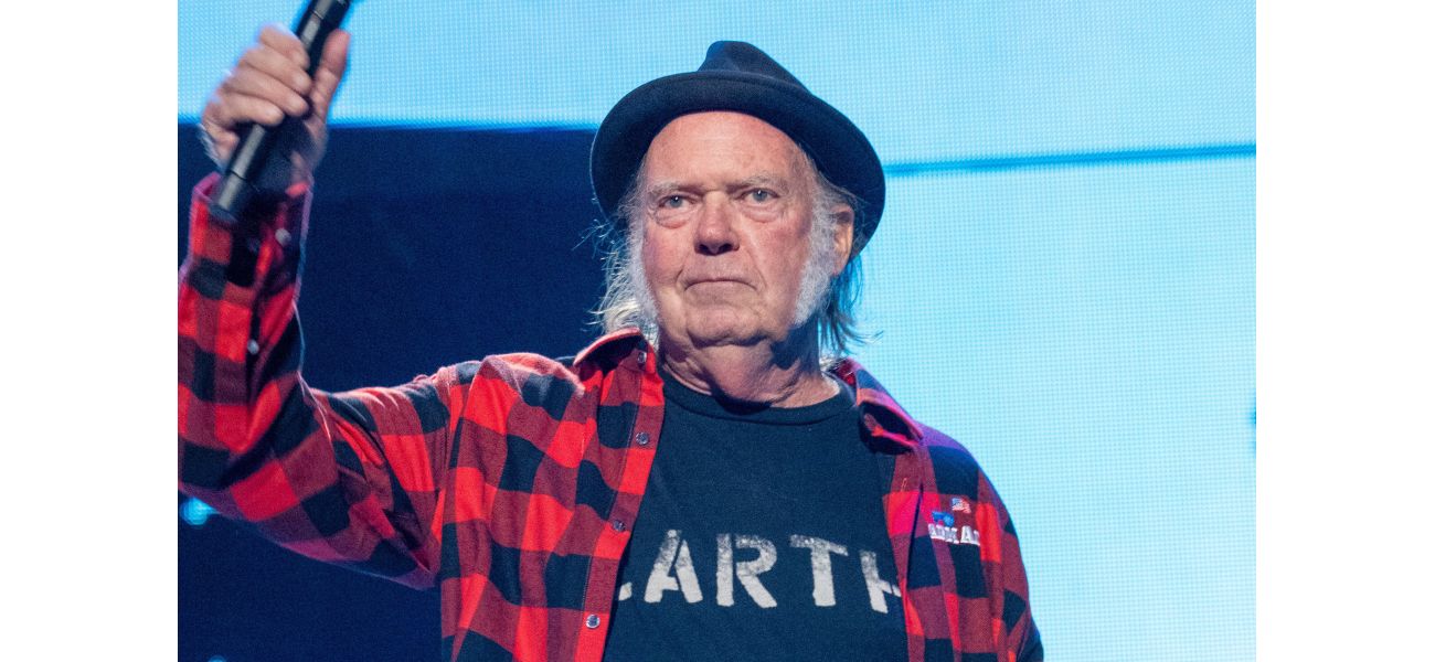 Neil Young has reversed his decision to not play at Glastonbury, citing an error that caused him to drop out initially.