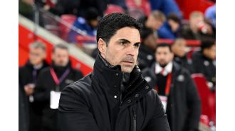Arteta urges two Arsenal players at risk of leaving for free to stay with the team.