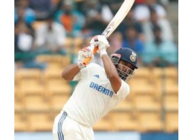 India's score falls to 107/4 by the end of day 1's tea break.