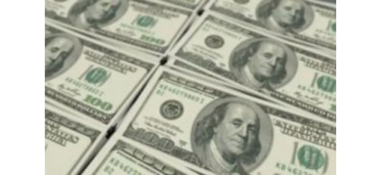 Global currency reserves decrease by $4.11 billion to $640.27 billion.