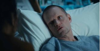 Famous British actor makes surprising appearance in popular Netflix thriller.