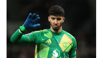 Agent of Man Utd player says other Premier League teams want to sign him, despite rumors of a transfer.