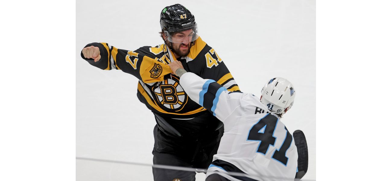 The Bruins sign Mark Kastelic, a forward, to a three-year contract.