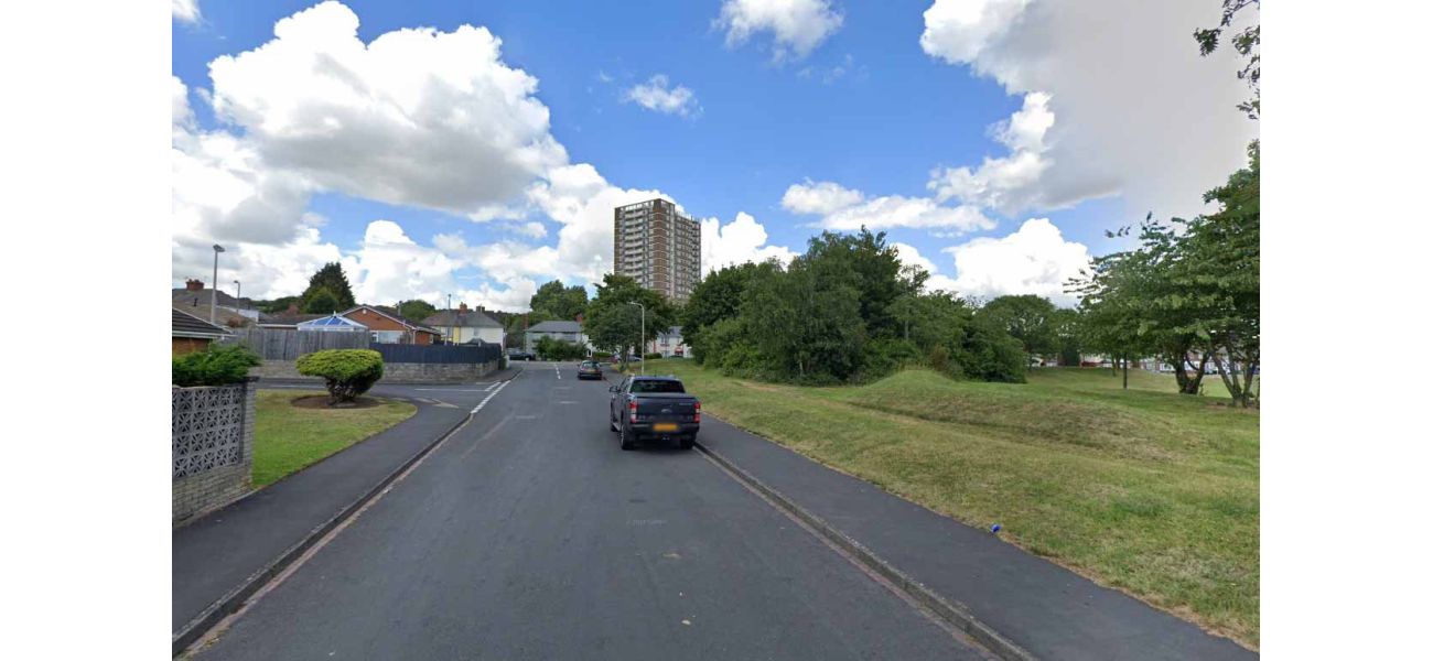 14-year-old boy stabbed on street, teenager arrested for attempted murder.