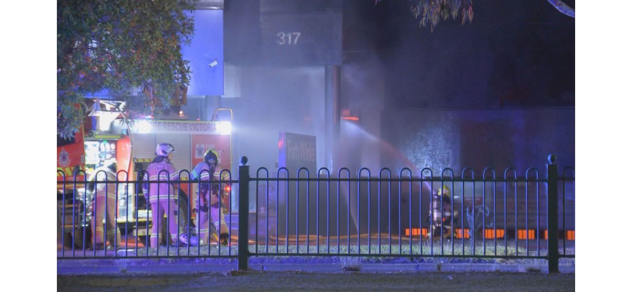 A large fire destroys a shopping center located in the eastern part of Melbourne.