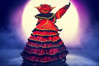 Who will it be: Jamie Foxx or Billy Porter? The Masked Singer's Dressed Crab has everyone guessing with clues and theories.