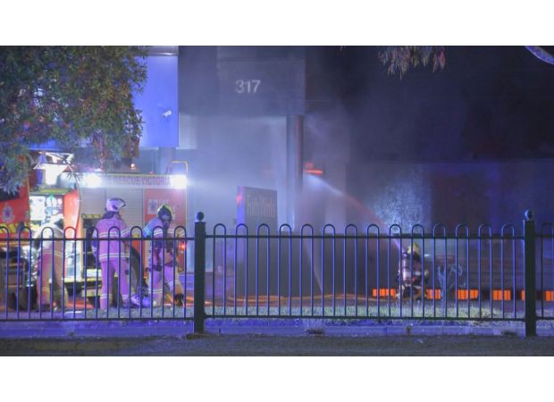 A large fire destroys a shopping center located in the eastern part of Melbourne.