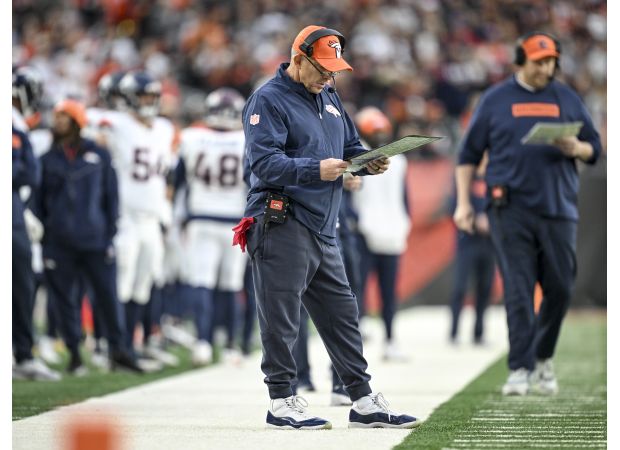 Renck says that the Broncos' coach, Sean Payton, has an opportunity to redeem himself after missing the playoffs twice by facing the Chiefs.