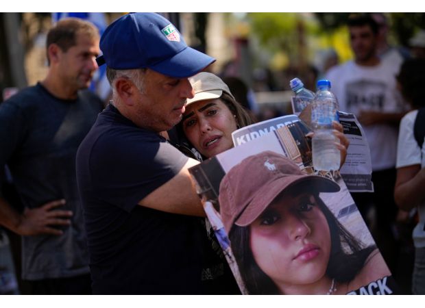 Hostage's family wants Netanyahu to make deal with Hamas to end conflict.