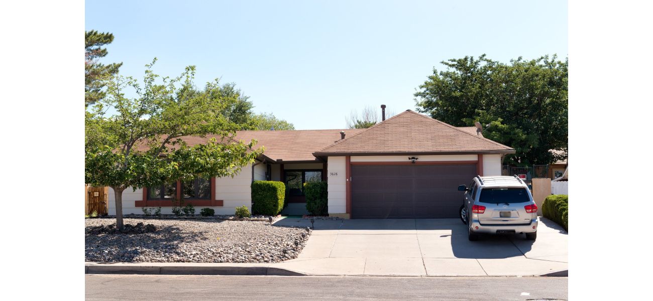 Owner selling iconic Breaking Bad house due to overwhelming fan attention, asking for high price.
