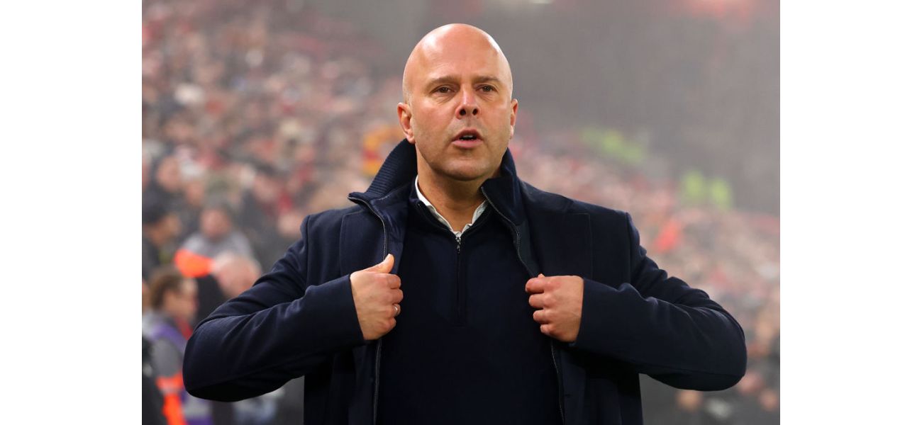 Arne Slot shares his thoughts on Manchester United's recent signings during a difficult period for the club.