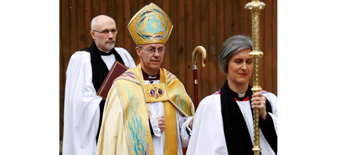 Possible paraphrase: Top candidates for next Archbishop of Canterbury include a nurse, a refugee, and a beekeeper.