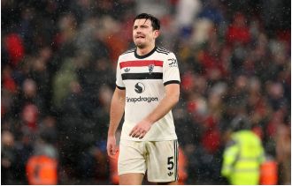 Neville & Keane from Man U comment on Maguire's missed chance vs Liverpool.