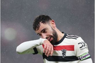Man Utd's Bruno Fernandes disappointed despite draw with Liverpool and criticizes team.