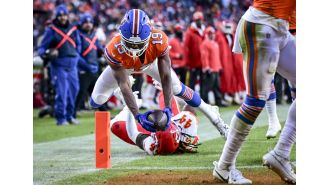 The Denver Broncos dominate the Kansas City Chiefs with a 38-0 victory in Week 18 of the NFL season.