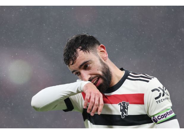 Man Utd's Bruno Fernandes disappointed despite draw with Liverpool and criticizes team.