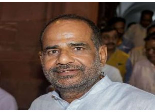 Bidhuri apologizes amid controversy over his comparison of roads to Priyanka Gandhi's cheeks.