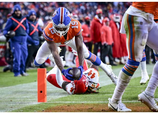 The Denver Broncos dominate the Kansas City Chiefs with a 38-0 victory in Week 18 of the NFL season.