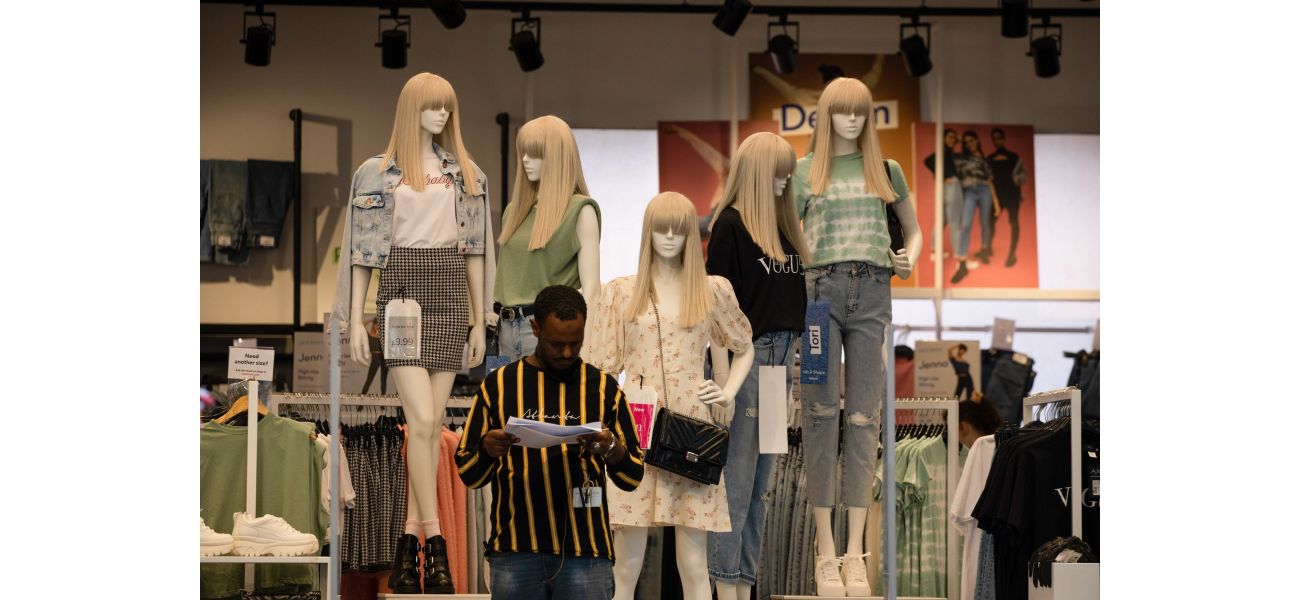 Favorite fashion store with 364 locations in danger of shutting down some stores.