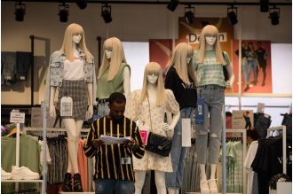 Favorite fashion store with 364 locations in danger of shutting down some stores.